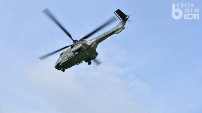 Helikopter Super Puma Cegah Warga Terbangkan Balon Udara di Madiun