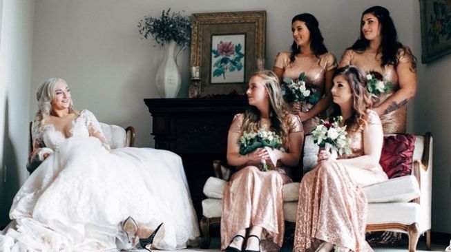 Ilustrasi pengantin wanita dan bridesmaid. (Pexels/Kayla Renee)