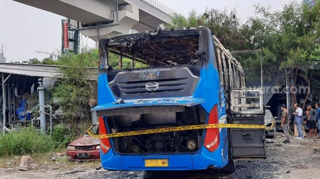 TransJakarta Terbakar di Pos Transit Mampang karena Ditinggal Makan Bakso