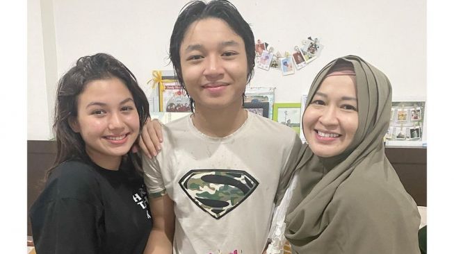 Kiesha Alvaro Ultah ke-17, Okie Agustina Pose Bareng Calon Menantu