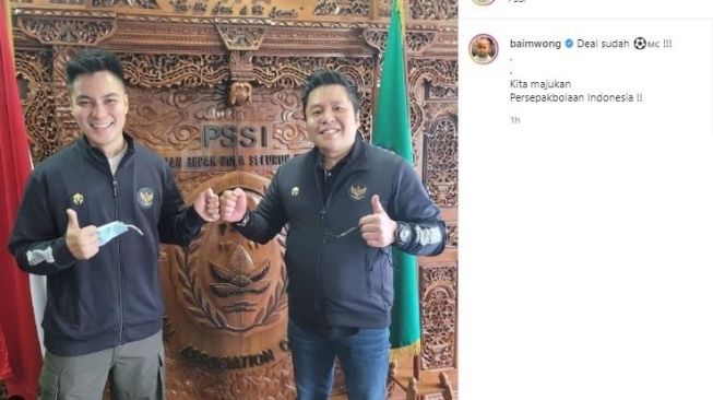 Baim Wong dan Direktur Bisnis PT LIB Rudy Kangdra foto bersama [Instagram]