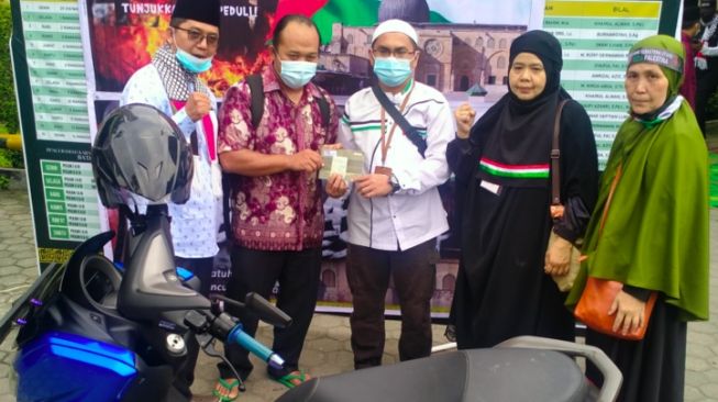 Demi Palestina, Dosen di Medan Ini Donasikan Sepeda Motor Miliknya