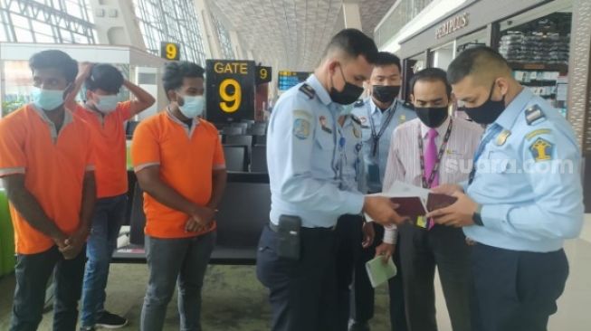 Rudenim Makassar Deportasi 3 Warga Negara Srilangka, Ditemukan Dalam Hotel