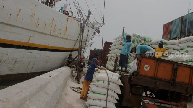 Suasana di Pelabuhan Sunda Kelapa, Jakarta, Sabtu (22/5/2021). [Suara.com/Dian Latifah]