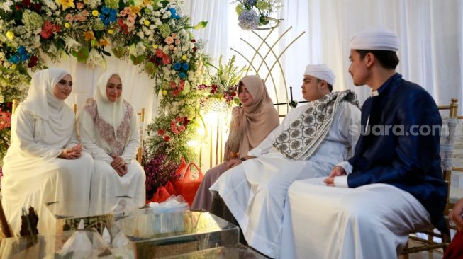 Acara lamara Ameer Azzikra dengan Nadzira Shafa di kawasan Kalideres, Jakarta Barat, Sabtu (22/5/2021). [Herwanto/Suara.com]