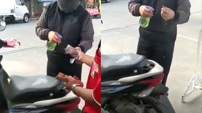 Viral Aksi Pemotor Sterilkan Uang Kembalian di SPBU, Publik Geleng-Geleng