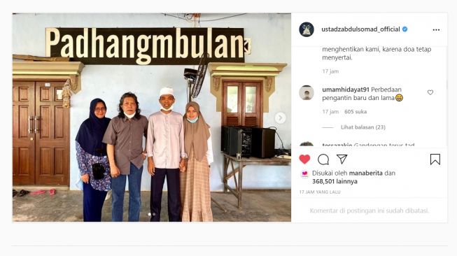 Ustaz Abdul Somad unggah foto bareng Emha Ainun Najib atau akrab disapa Cak Nun. [ustadzabdulsomad_official / Instagram]