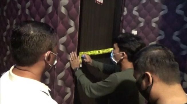 Langgar Prokes, 2 Tempat Hiburan Malam di Medan Dipasangi Garis Polisi