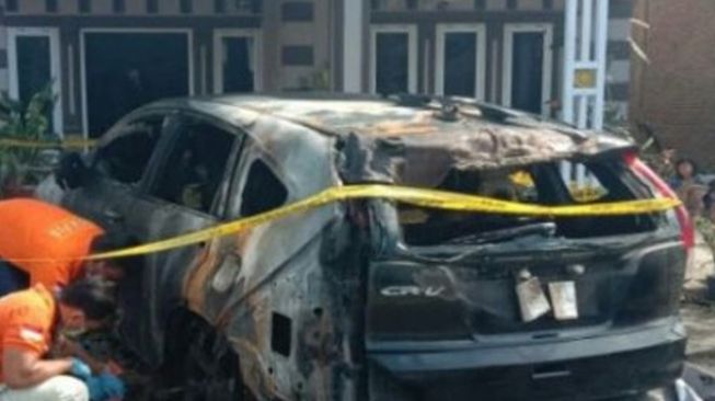 Alamak! Mobil Anggota DPRD Tapteng Dibakar OTK