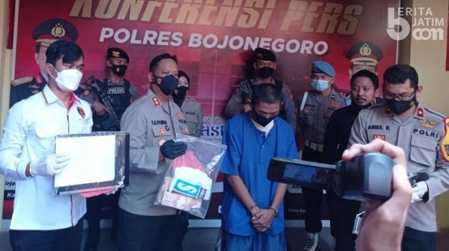 Tukang Service Laptop di Bojonegoro Curi Foto Pelanggan untuk Memeras