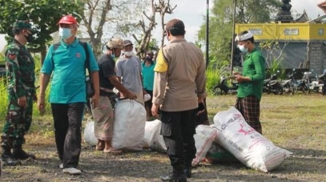 Warga Desa Ababi Karangasem Bali Antusias, 3 Kg Sampah Ditukar 1 Kg Beras