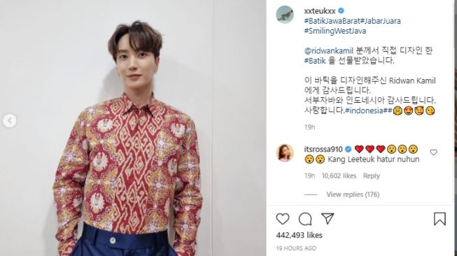 Leeteuk pakai batik karya Ridwan Kamil. [Instagram/xxteukxx]