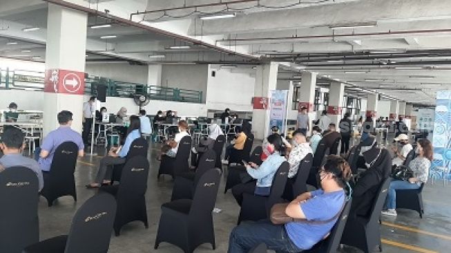 1.800 Pelaku UKM di Grogol Disuntik Vaksin AstraZeneca