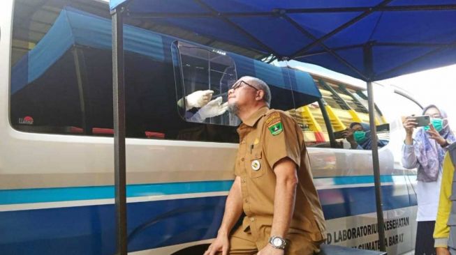 Gencarkan Pemeriksaan Covid-19, Sumbar Kerahkan 12 Mobil Swab Keliling