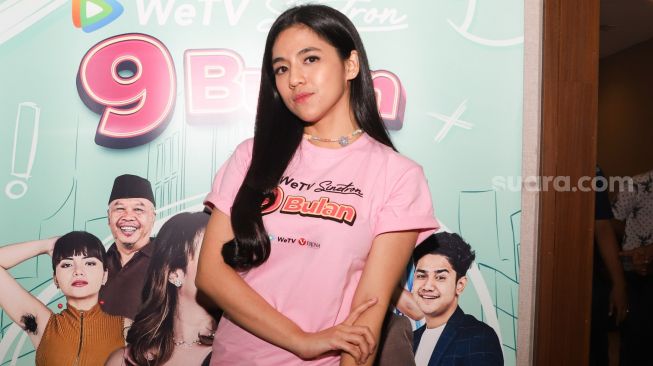 Putri Una atau DJ Una saat ditemui usai peluncuran sinetron '9 Bulan' yang dibintanginnya di Wang Plaza, Jakarta Barat, Selasa (25/5/2021). [Suara.com/Alfian Winanto]