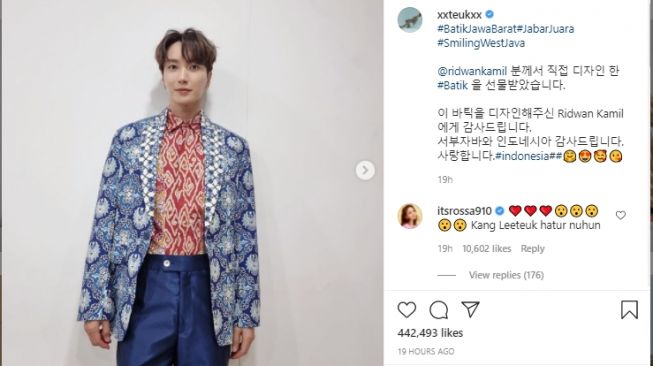 Leeteuk pakai batik karya Ridwan Kamil. [Instagram/xxteukxx]