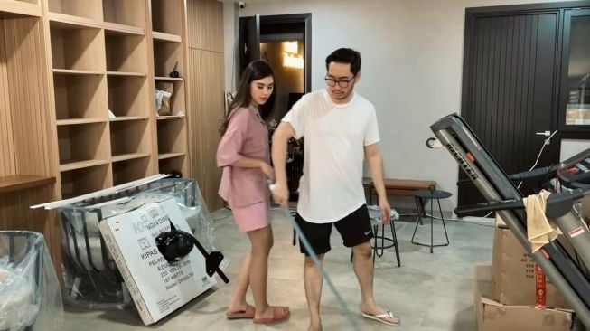 Potret rumah baru Syahnaz Saqidah.(YouTube/Jeje and Nanas)