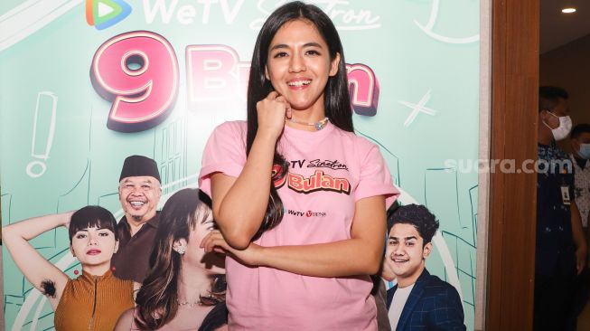 Putri Una atau DJ Una saat ditemui usai peluncuran sinetron '9 Bulan' yang dibintanginnya di Wang Plaza, Jakarta Barat, Selasa (25/5/2021). [Suara.com/Alfian Winanto]