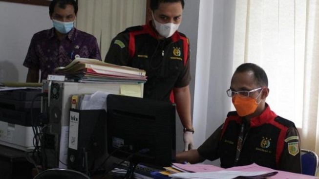 Geledah Kantor BPKAD, Cari Bukti Dugaan Korupsi Pengadaan Masker