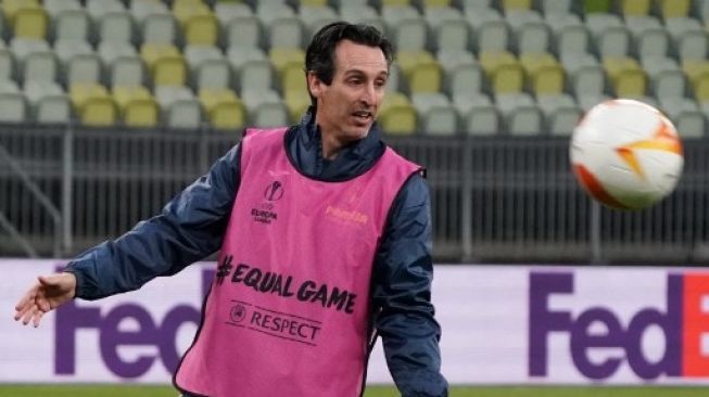 Pelatih Villarreal Unai Emery memimpin sesi latihan timnya guna menghadapi Manchester United di final Liga Europa, di Gdansk, 25 Mei 2021. [AFP]