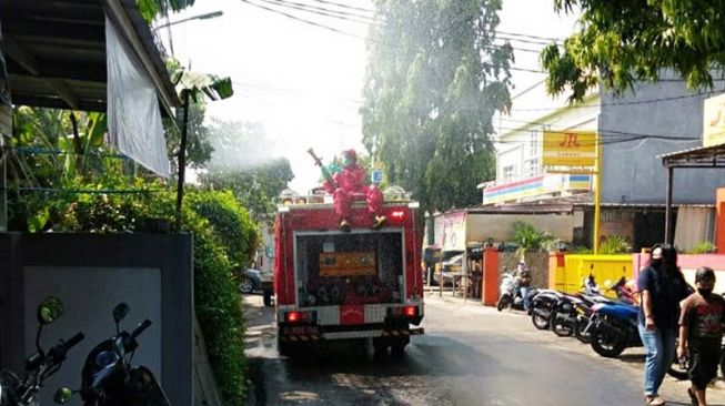 Jelang Pembelajaran Tatap Muka, Wali Kota Makassar Minta Sekolah Disemprot Disinfektan