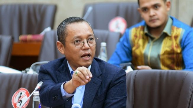 Anggota Komisi VI DPR RI Deddy Yevri Hanteru Sitorus dalam Rapat Dengar Pendapat antara Komisi VI DPR RI dengan Holding BUMN Farmasi di Gedung DPR RI, Jakarta, Selasa (25/5/2021). (Dok: DPR)