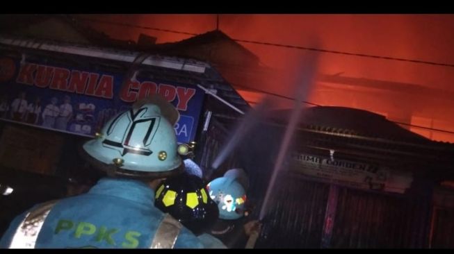 Tiga Ruko Rusak Parah di Jalan Perdamaian, Diamuk Si Jago Merah