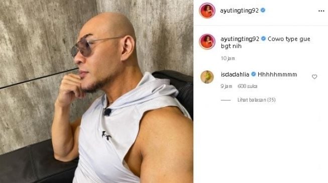 Ayu Ting Ting pamer foto Deddy Corbuzier. (Instagram/@ayutingting92)