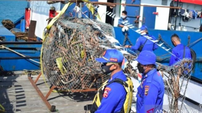 Di Bangka Tengah, Knalpot Bising Hasil Razia Dijadikan Rumpon Terumbu Karang