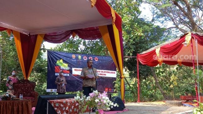 Kepala BPBD Bantul Dwi Daryanto memberikan sambutan dalam pembukaan peringatan 15 tahun gempa Bantul, Kamis (27/5/2021). - (SuaraJogja.id/Mutiara Rizka)