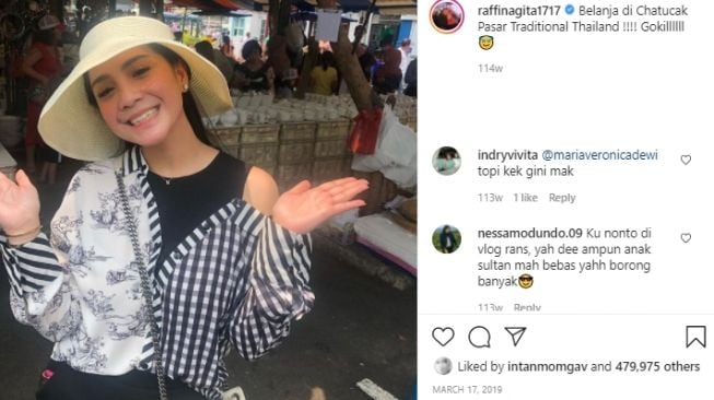 Nagita Slavina belanja di pasar. [Instagram]