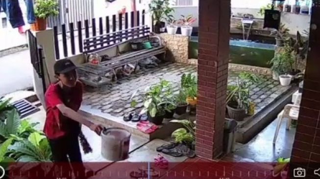 Viral Maksa Minta Uang dan Berkata Kasar, Pengamen Ondel-ondel Minta Maaf