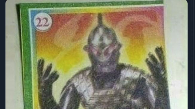 Ngakak Banget! Gambar Ultraman Sedang Berdoa Viral di Internet