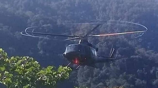 Detik-detik Heli TNI AD Mendarat Darurat di Persawahan Blora, Begini Kondisi 10 Orang di Dalamnya