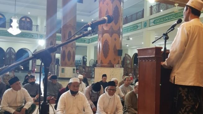 Penceramah Salat : Gerhana Bulan Tanda-Tanda Kiamat Sudah Dekat