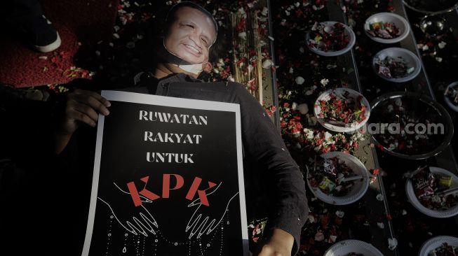 Fajlurrahman Jurdi : Bubarkan KPK !