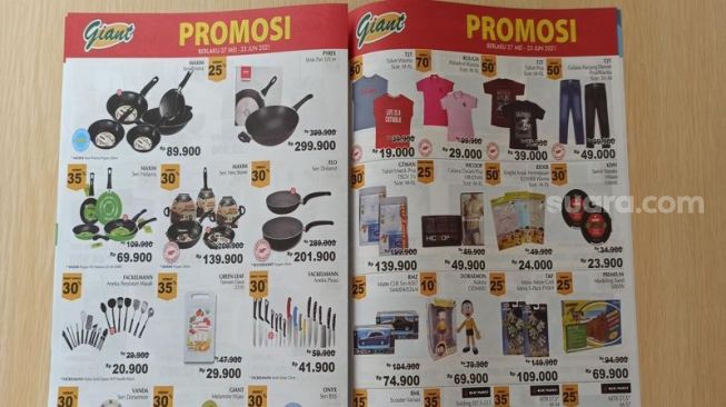 Katalog Giant Mega Mall Bekasi. (Suara.com/Imam)