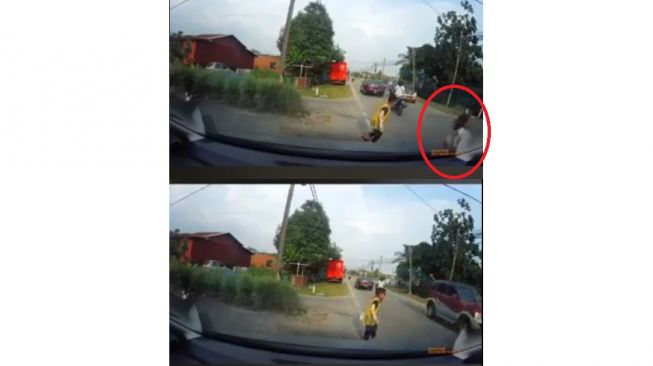 Detik-Detik Bocah Asal Nyeberang Kena Seruduk Mobil, Warga Berteriak Histeris