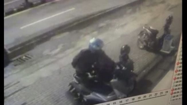 Sepekan 2 Kali Maling Motor Terekam CCTV di Tempat Sama, Warga Gresik Kesal