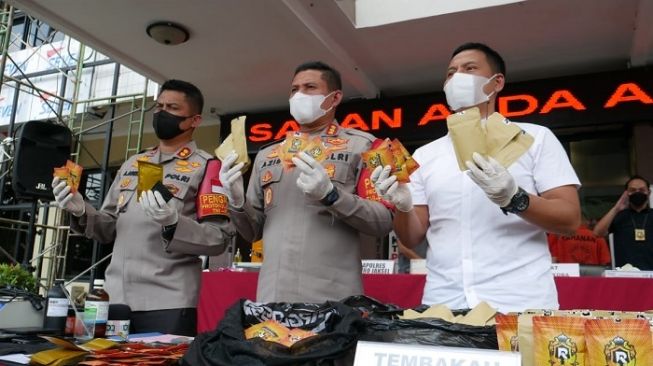 Dikirim ke Jakarta, Polisi Ungkap Bandar Tembakau Sintetis di Banten Beromzet Rp500 Juta