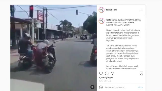 Viral Emak-emak Parkir di Lampu Merah, Motor Ditinggal Di Tengah Jalan (Instagram/Fakta.berita)