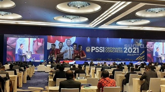 Ketua Umum PSSI, Mochamad Iriawan saat memberikan sambutan ketika Kongres Tahunan di Hotel Raffles, Jakarta, Sabtu (29/5/2021). (Suara.com/Adie Prasetyo Nugraha).