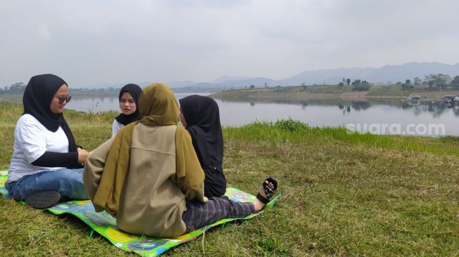 Camping Dekat Bungker dan Tepian Waduk Saguling, Siapa Berani?