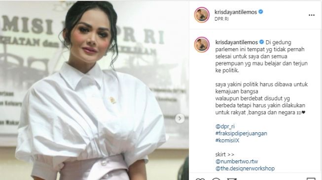 Penampilan Krisdayanti saat jadi anggota dewan. [Instagram/krisdayantilemos]