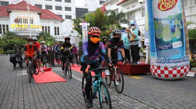 Jadi Peserta Kejutan, Ganjar Pranowo Meriahkan Borobudur Duathlon 2021