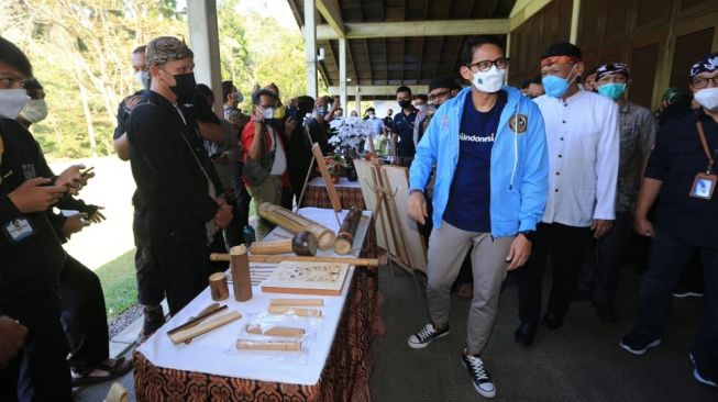 Sandiaga Uno Sosialisasikan Desa Wisata di Desa Tugu Selatan Cisarua Bogor