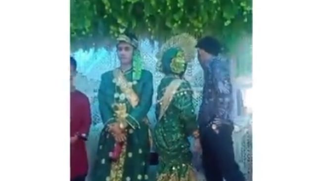 Reaksi pengantin wanita saat mantan datang ke pernikahan (instagram.com/@memomedsos)