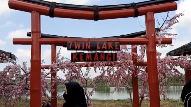 Wisata Instagramable Gresik Ini Dulunya Telaga Tempat Berteduh Prajurit Majapahit