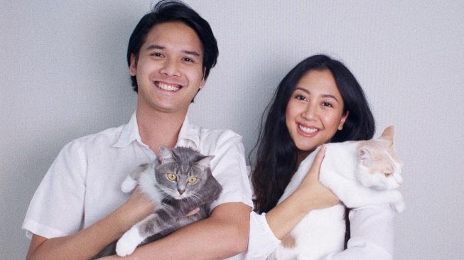 Portet artis dan kucing peliharaannya - Sherina Munaf. (Instagram/sherinasinna)