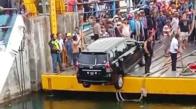 Kemenhub Dalami Penyebab Mobil Jatuh ke Danau Toba yang Renggut Satu Korban Jiwa